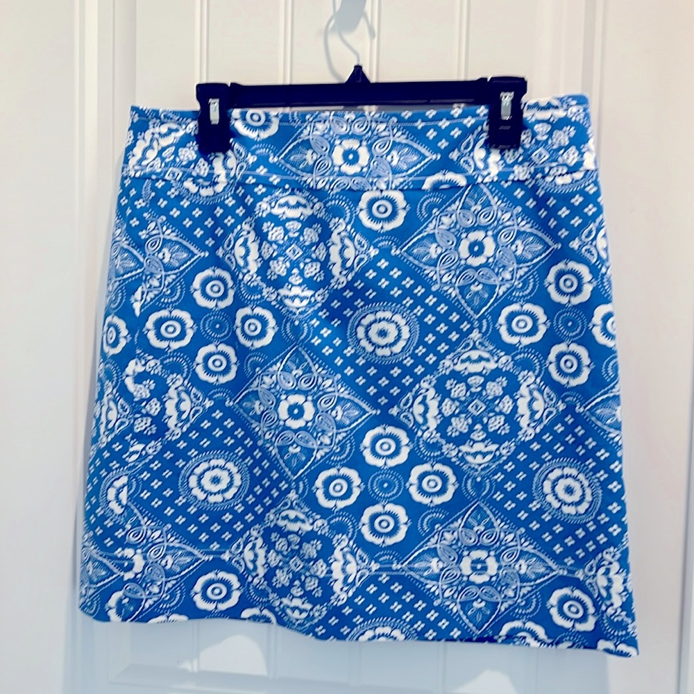 Talbots A Line Straight Skirt
Lined Blue White Floral
Size 8 beach vacation